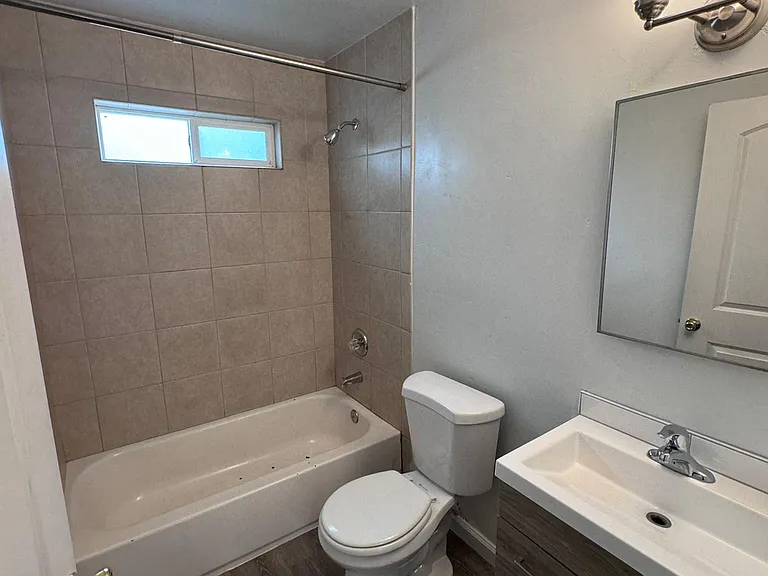 1125 Lochbrae Rd #1 — Photo 16