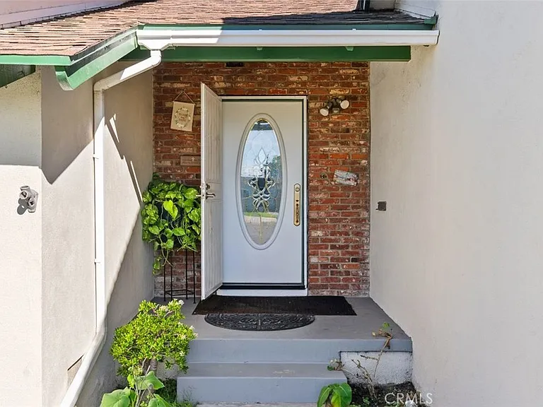 314 S Velva Pl — Photo 3