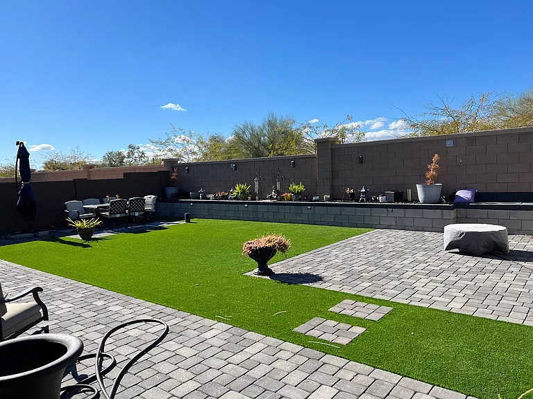 Beautiful back yard, great for entertaining