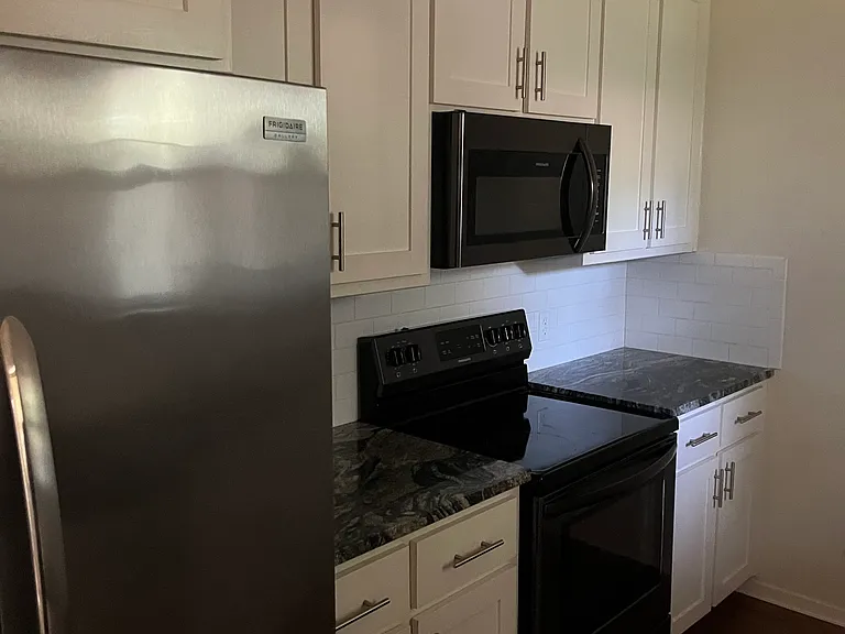 705 Michael Ln — Photo 3