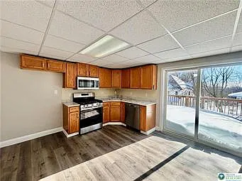 3 bed, 1.5 bath, 1600 sqft, $2,100 — Photo 2