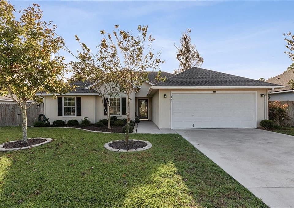1st image of 102 Cedar Circle Dr