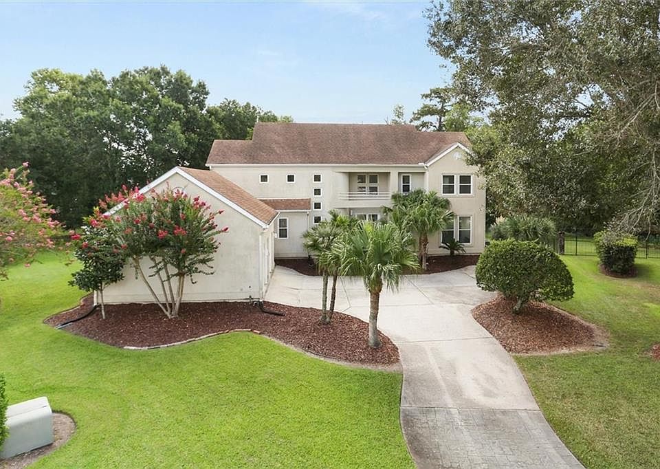 1st image of 8 Shoal Creek Dr