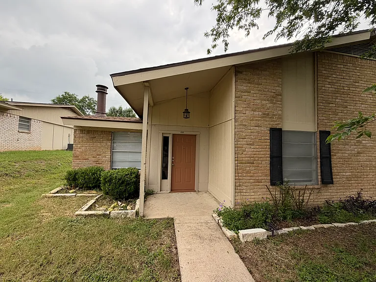 3608 Robinhood Dr — Photo 1