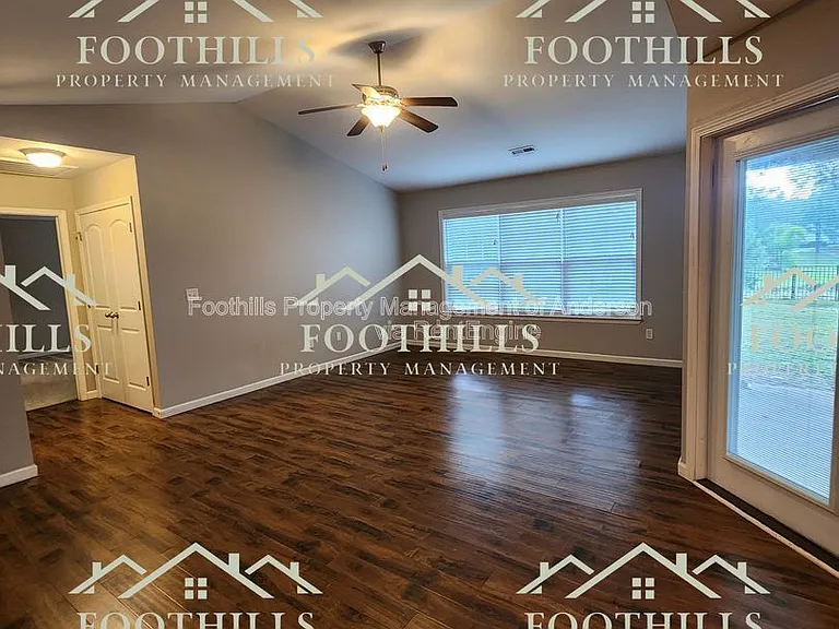 1027 Whirlaway Cir — Photo 3
