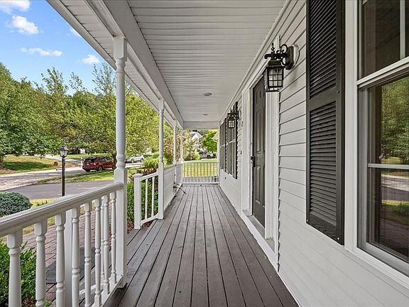 4th image of 20 Hilltop Farm Rd