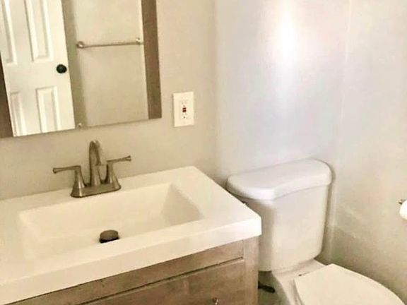 3rd image of 912 Centre St APT 3