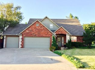 105 Wesley Cir, Moore, OK 73160