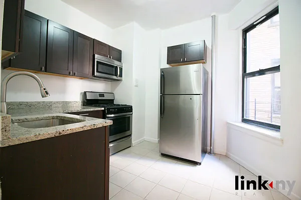 Rented by Link NY Realty | media 8