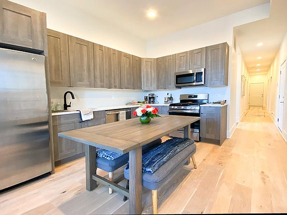 4th image of 3057 W Diversey Ave