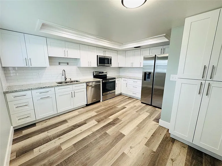 20 Lake Ct — Photo 4