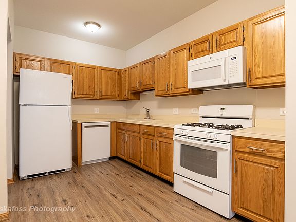 4th image of 9913 Cambridge Dr