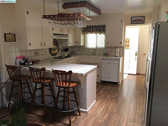 5th image of 64 W Lake Dr