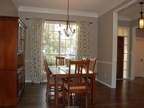 5th image of 910 Winged Foot Dr