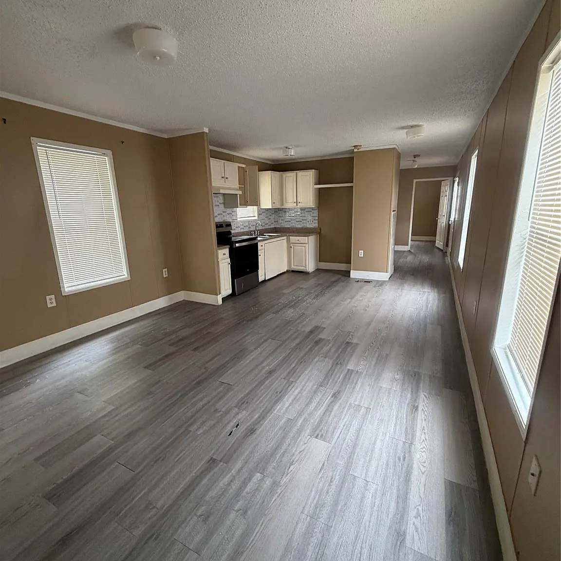 3 bed, 1.0 bath, 720 sqft, $1,300 — Photo 2