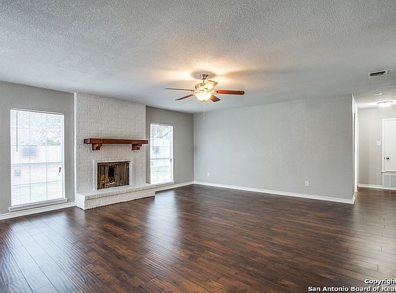 3rd image of 4814 Flicker St