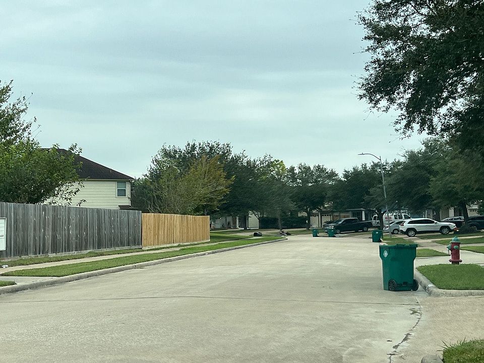 2nd image of 3922 Fairhope Oak St