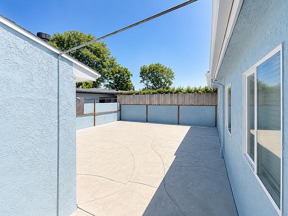 3rd image of 6350 Mesita Dr