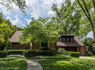 937 Henley St, Birmingham, MI 48009