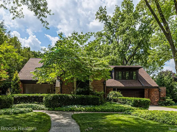 937 Henley St, Birmingham, MI 48009