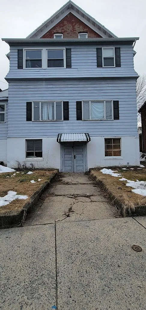 154 Garibaldi Ave — Photo 1