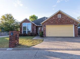 5220 E 90th St, Tulsa, OK 74137