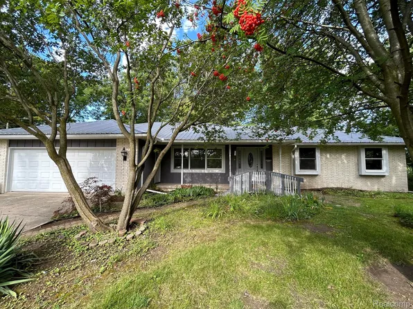 458 Meadow Dr, Caro, MI 48723
