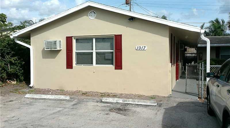 1st image of 1917 Smith Dr #3