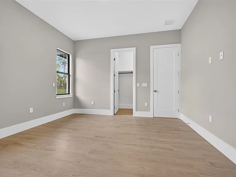 16130 Pendio Dr — Photo 19