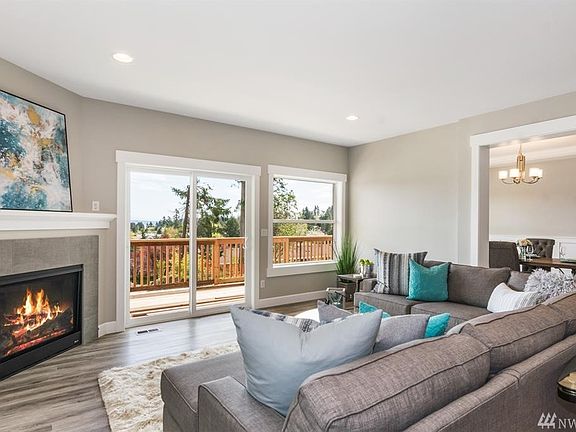 3rd image of 3954 Scott Ln