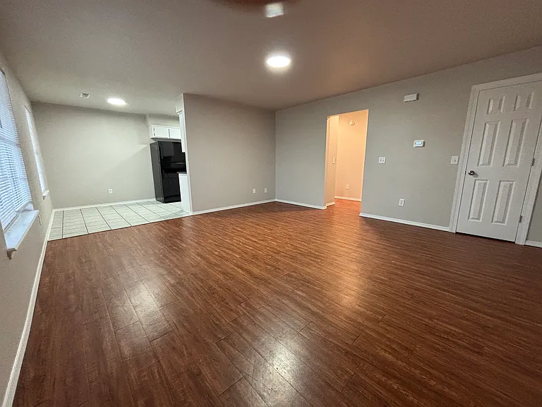 Park Plaza Apartments — Photo 6