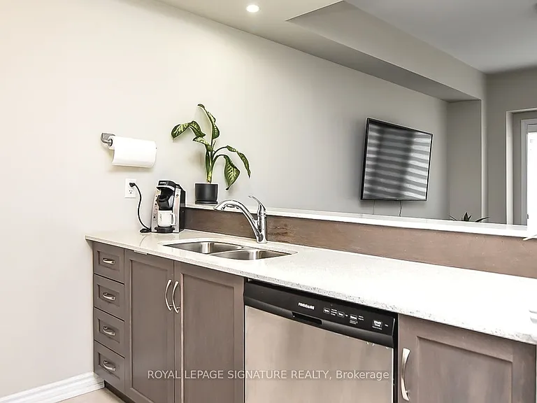 377 Glancaster Rd #53 — Photo 10