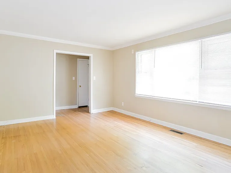 3304 Sunset Rd — Photo 4