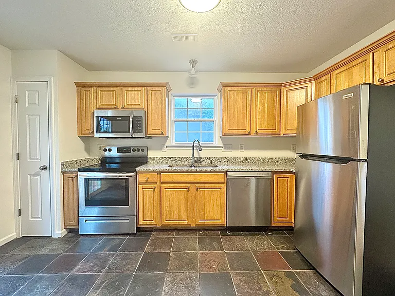 413 Braden Ct — Photo 9