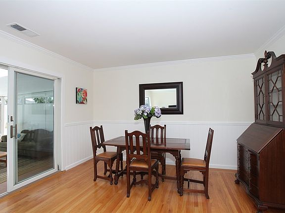 5th image of 2544 Hampton Ave