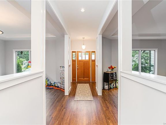 5th image of 21 Alden Ct
