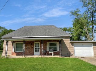 6 S Oakland Rd, Ashmore, IL 61912