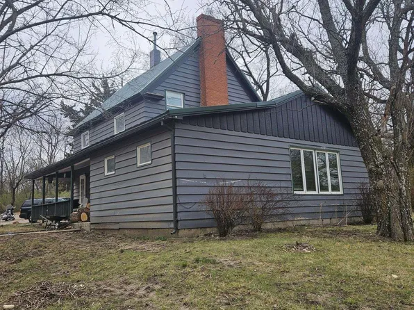 4823 SE 10th St, Tecumseh, KS 66542