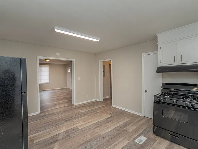 102 Curry St — Photo 2