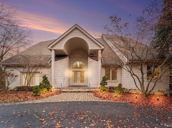6232 Lynn Ct, West Bloomfield, MI 48323