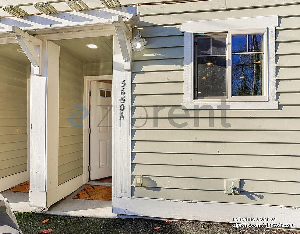 2 bed, 1.5 bath, 830 sqft, $2,700 — Photo 1