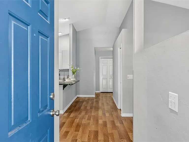 2115 SW 72nd St — Photo 4
