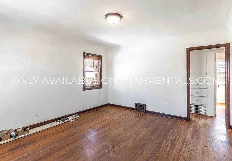 1506 E Redondo Ave — Photo 5
