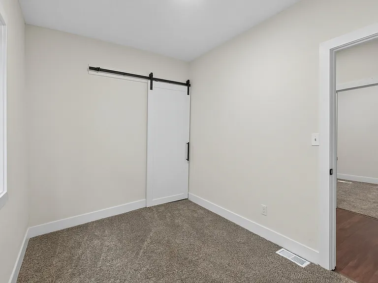 306 12th Ave NE #1 — Photo 10