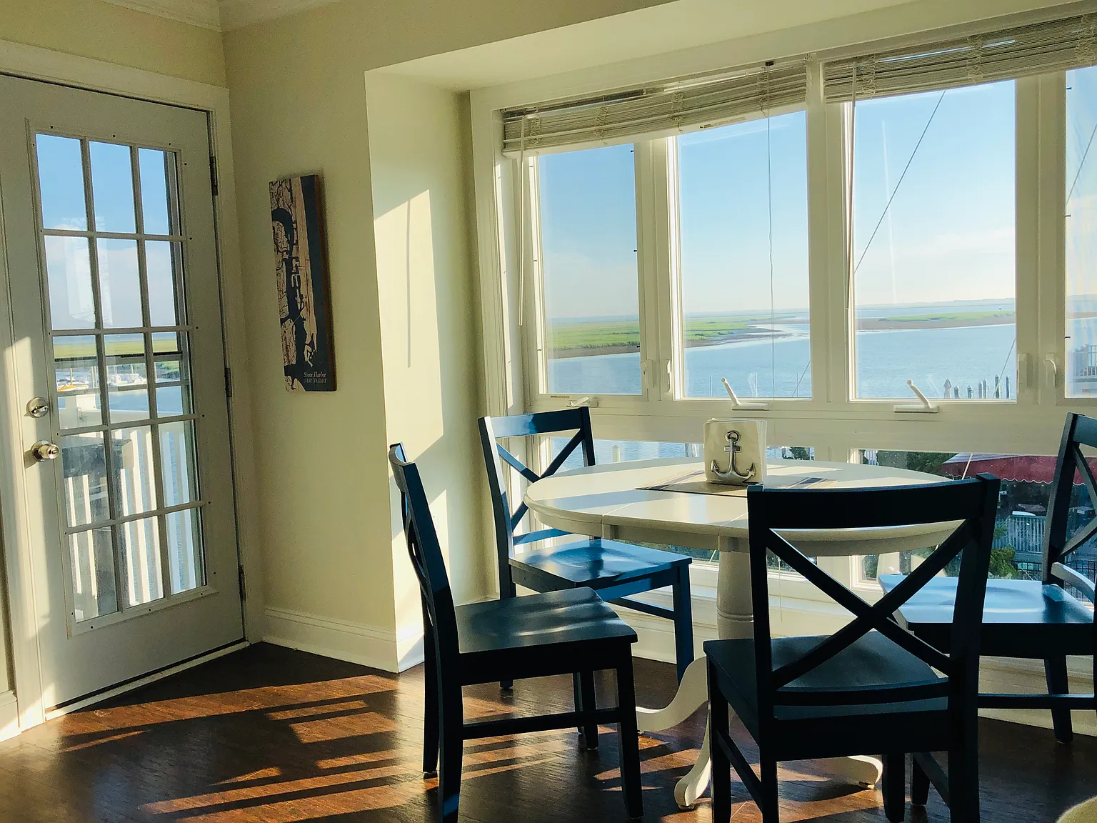3 bed, 922 sqft, $1,950 — Photo 2
