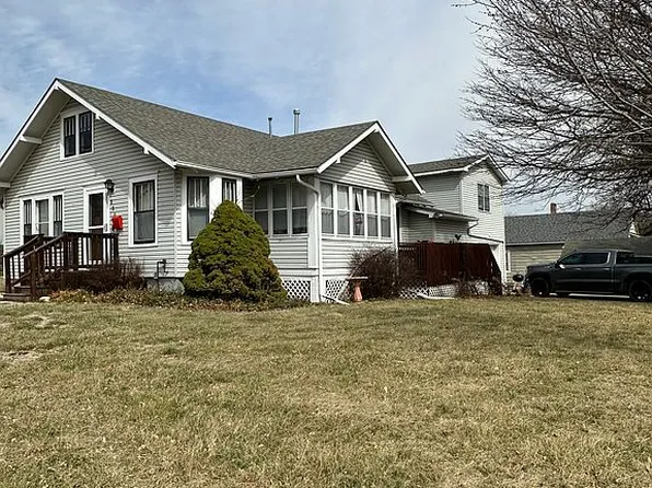 520 S 14th St, Sabetha, KS 66534