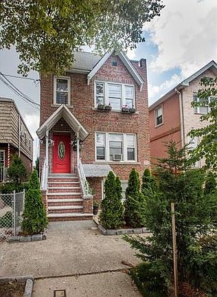 3rd image of 2728 Yates Ave