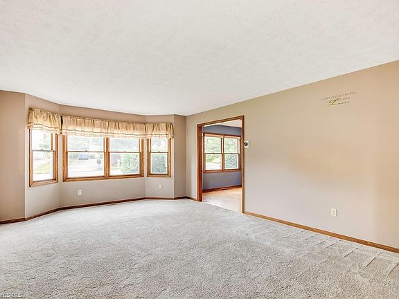 4th image of 2381 Plymouth Ln