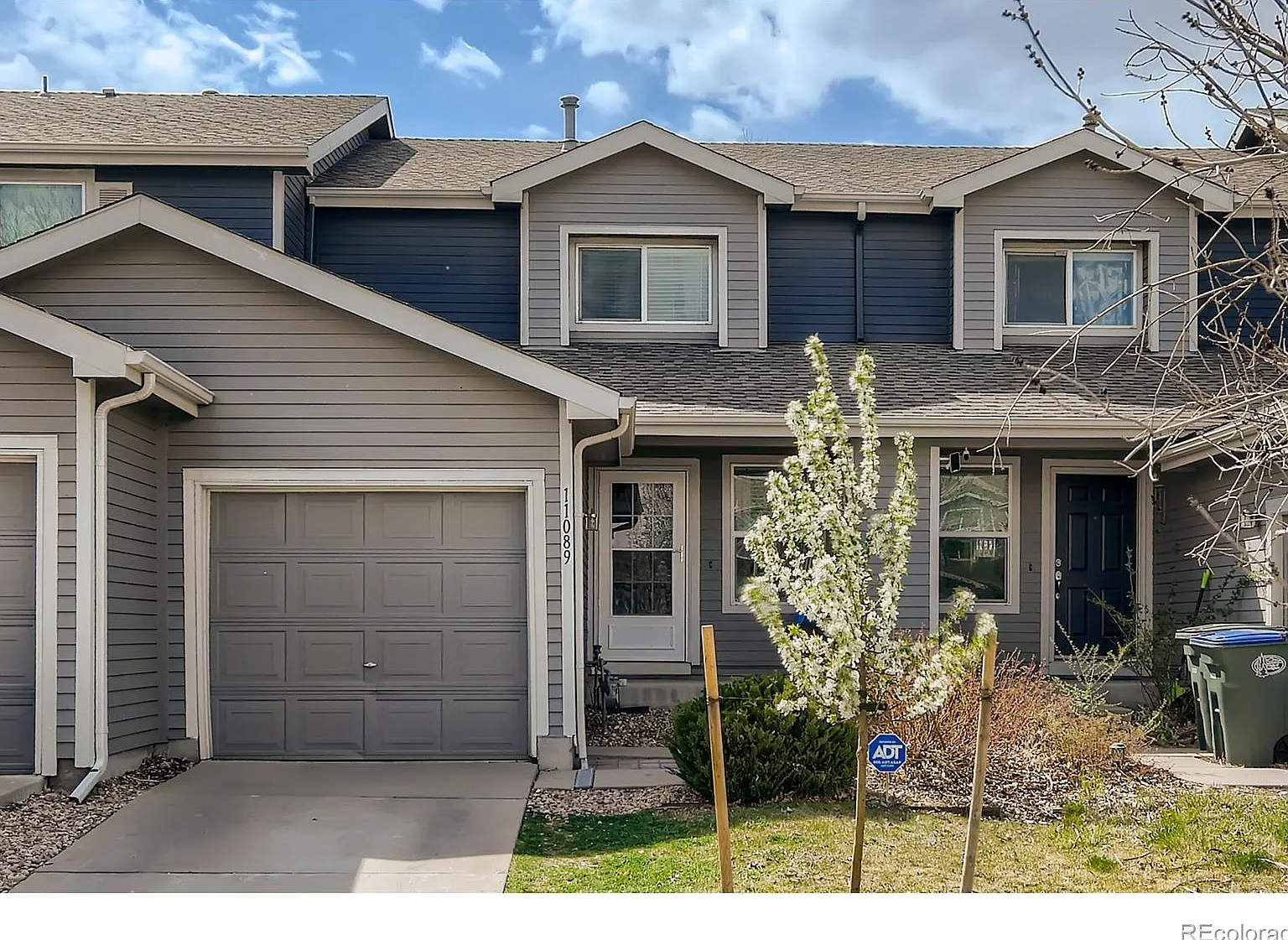 Charming 3-Bed Townhouse in Northglenn — Photo 2