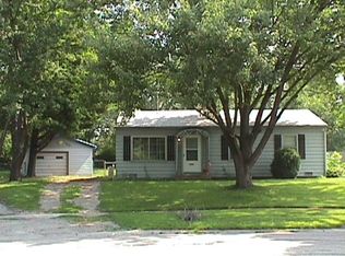 19 Ridge Ln, Geneva, IL 60134